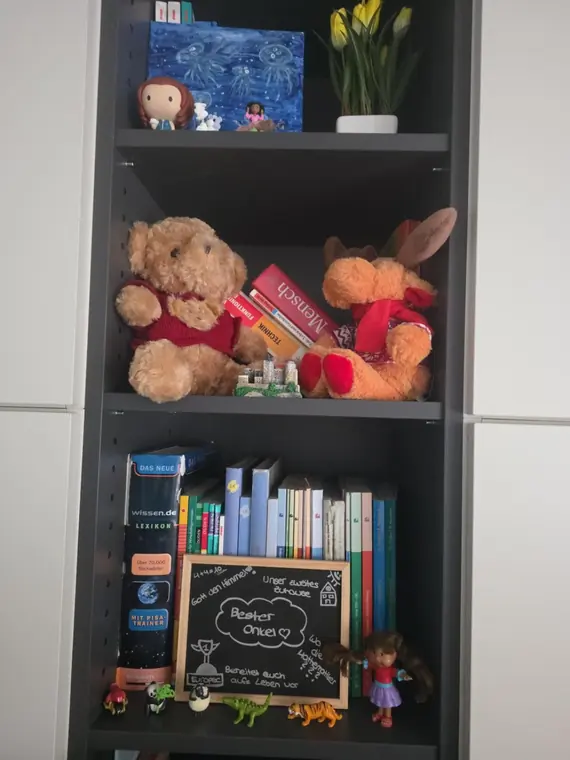 Karten, kleine Geschenke und Erinnerungsstücke aus vielen Jahren.