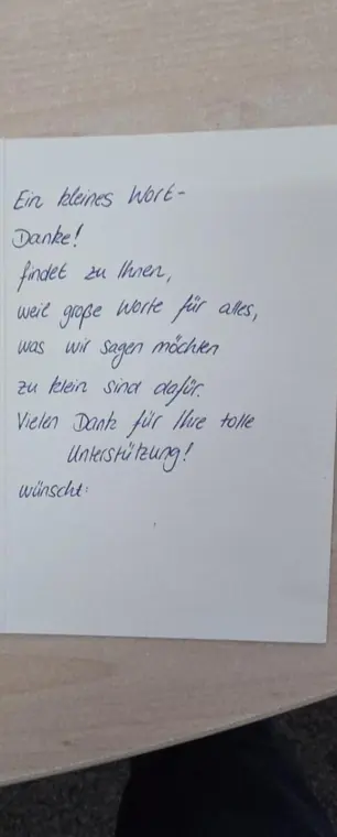 Handgeschriebener Dank für die Unterstützung.